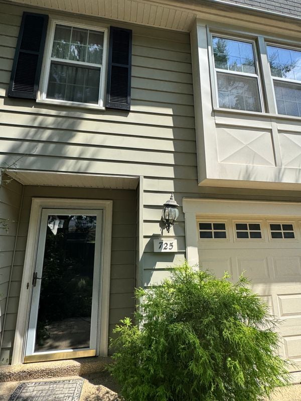 Photo - 725 Twin Holly Ln Townhome