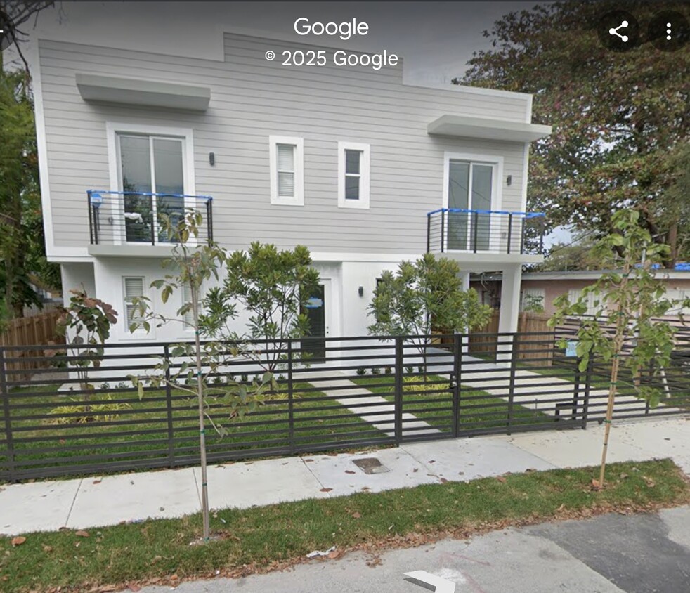 Foto principal - 3823 Thomas Ave