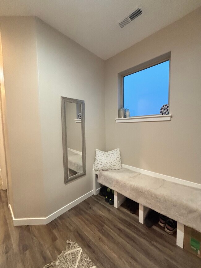 Foto del edificio - 5909 NE 38th Ct