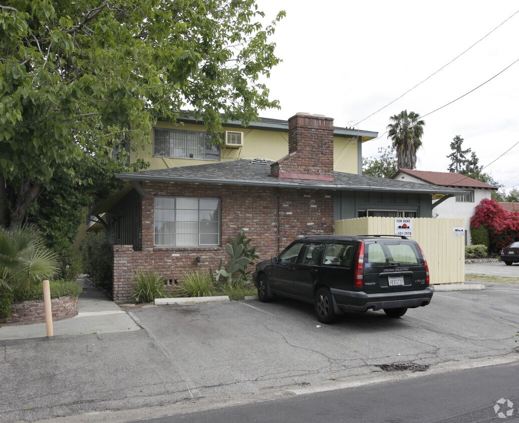 Building Photo - 12817 Kling St
