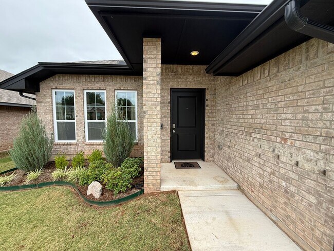 Foto del edificio - Don't Miss this STUNNING, true 4 bed, 2 ba...