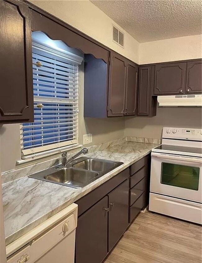 Building Photo - 4792 Champion Ct