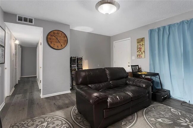 Sala de estar - 1825 N 47th St