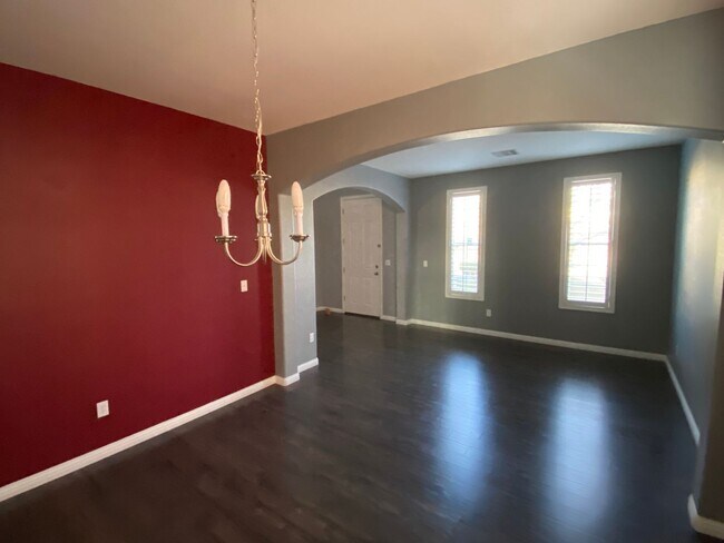 Foto del edificio - Gorgeous 4Bed/2.5Bath, 2-Story Home nestled in a great area!