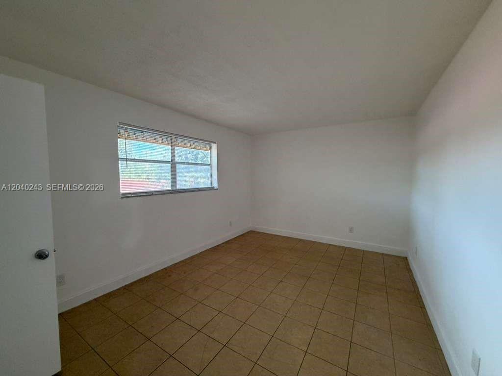 Foto del edificio - 1330 NE 127th St