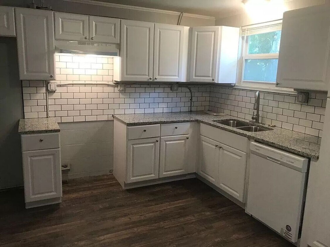 Primary Photo - 509 W Broadway Dr