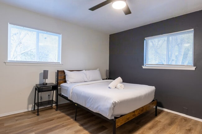 Foto del edificio - 3210 Northeast Dr