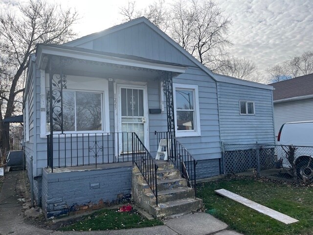 Foto principal - 1225 W 108th St