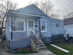 Building Photo - 1225 W 108th St