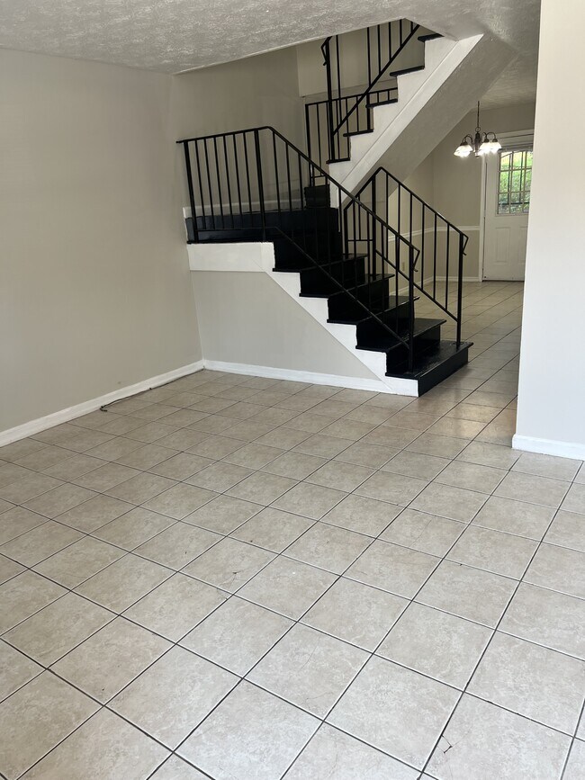 Building Photo - 2668 Evans Mill Dr