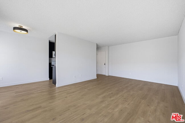 Building Photo - 1352 S Carmelina Ave