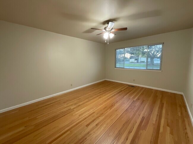 Building Photo - 2568 Parkside Dr