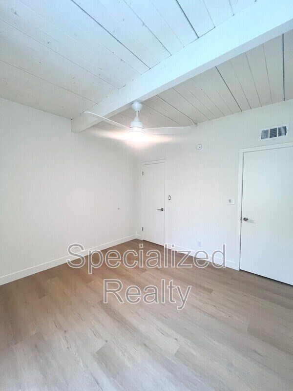 Foto del edificio - 12325 Moorpark St