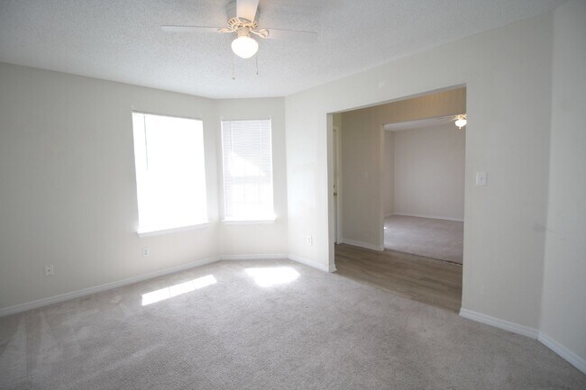 Foto del edificio - Spacious SW Pensacola Home ready in July