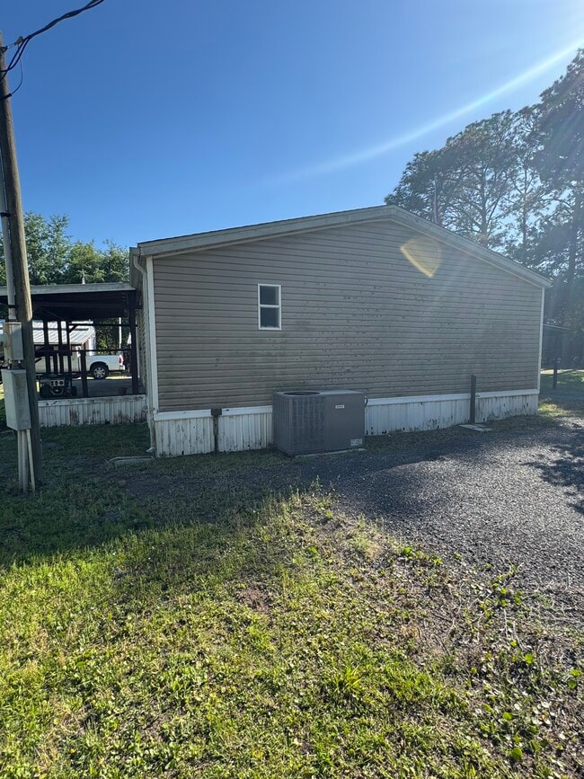 Building Photo - Macclenny SR121 Doublewide