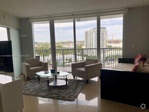 Building Photo - 1750 N Bayshore Dr
