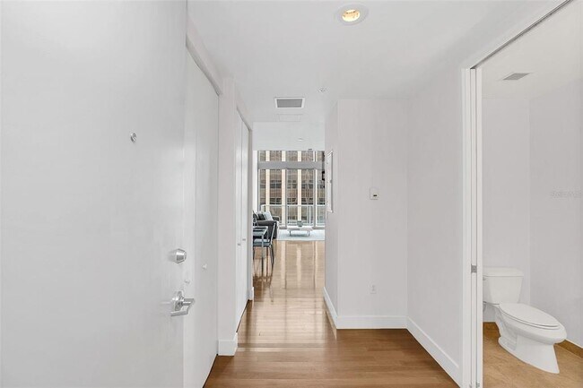 Building Photo - 150 E Robinson St