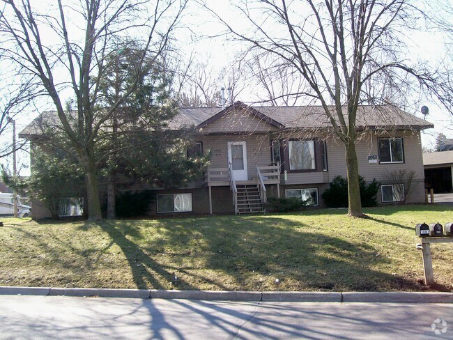 Building Photo - 1075-1081 Greystone Ave N