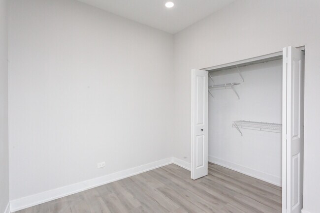 Foto del edificio - 816 W 18th St