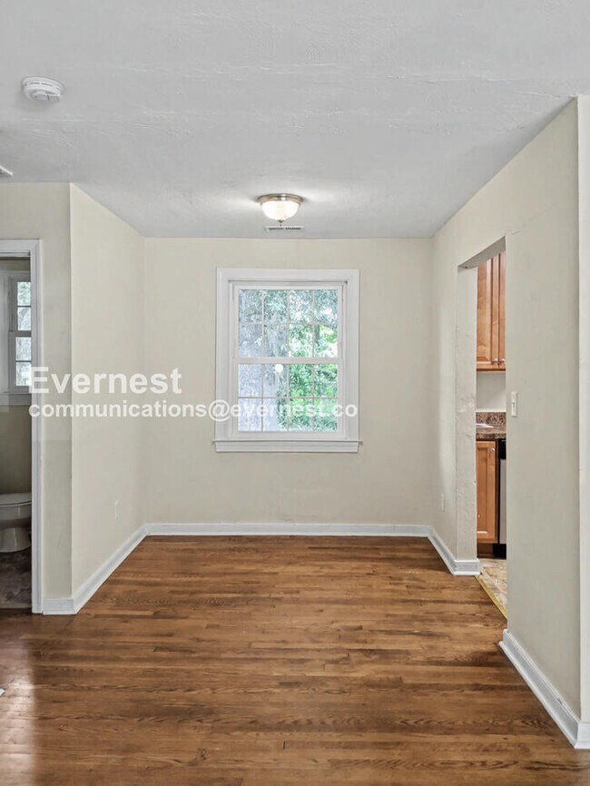 Foto del edificio - 907 Coleman Dr