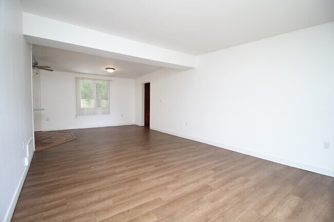Foto del edificio - 3BR Home Near Belvedere Park with Bonus Flex Space, Garage & Convenient Access to Shopping, Schoo...