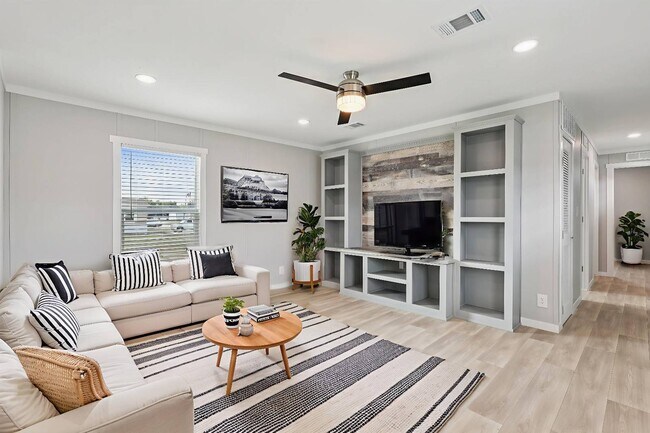 Foto del edificio - 1030 Monarch Dr