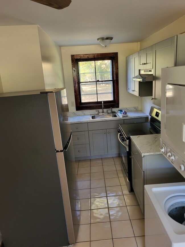 Building Photo - 48 Daniele Dr