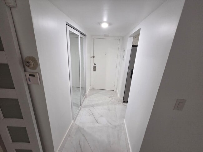 Building Photo - 251 S Cypress Rd