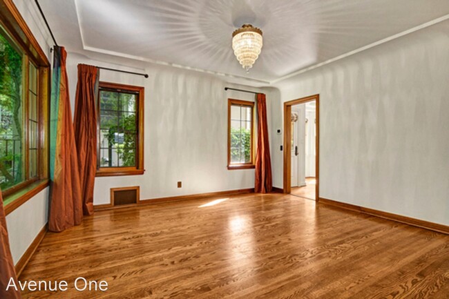 Building Photo - 3 br, 3.5 bath House - 827 34th Ave E
