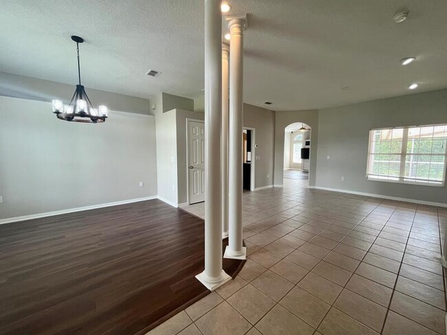 Foto del edificio - 13612 Cypress View Ct