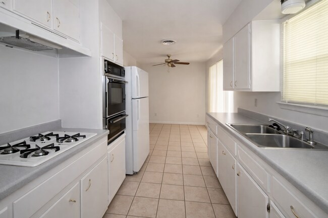 Foto del edificio - AVAILABLE NOW; APPLY AT OUR WEBSITE TODAY!!! (HUD Accepted)