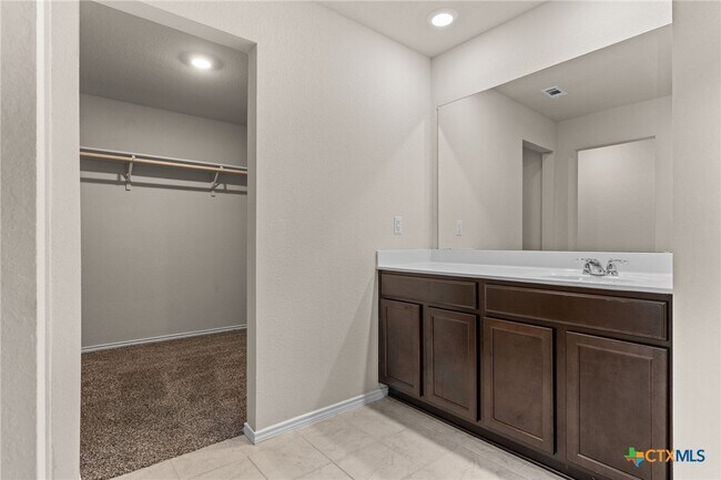 Building Photo - 4906 Karen Grn Dr