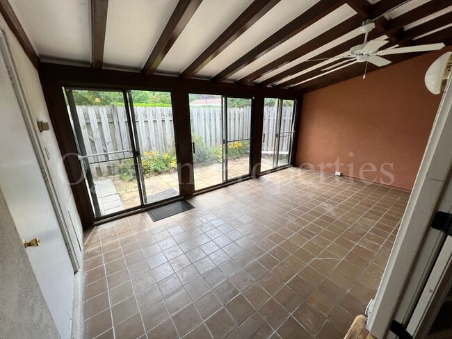 Building Photo - 2689 St. Johns Pl-3BR/2.5BA-Townhouse!!