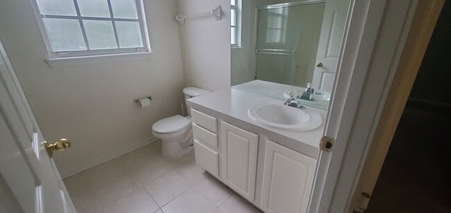 Building Photo - 3/2 Condo in Gated Community