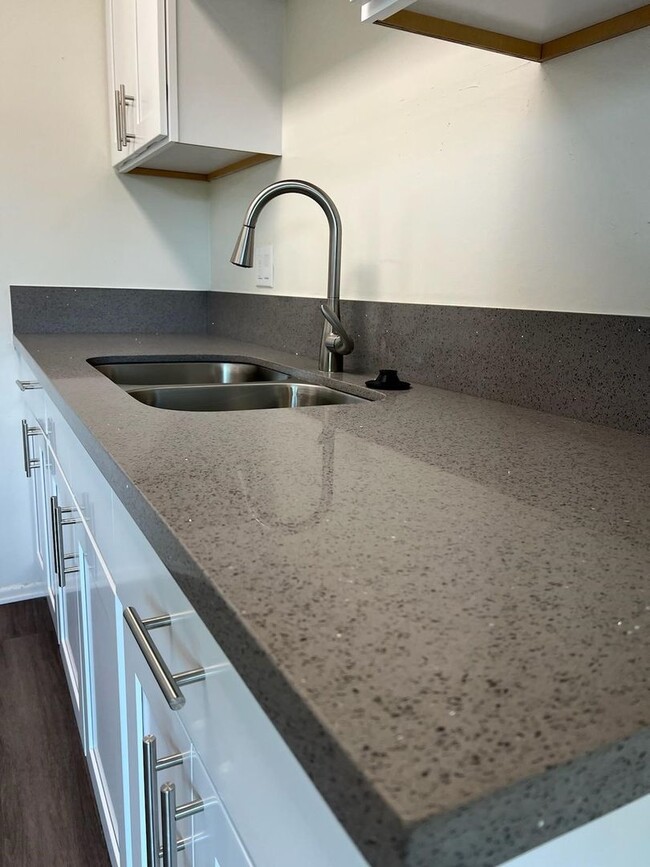 Interior Photo - 162-WNC Dresden Place, LLC