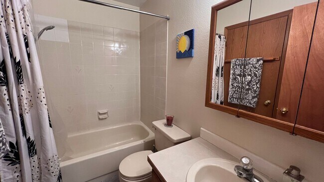 Foto del edificio - East Anchorage 3 Bed/2 Bath House - Fresh ...