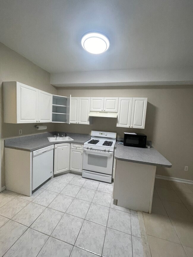 Foto del edificio - 64 Larrison Loop