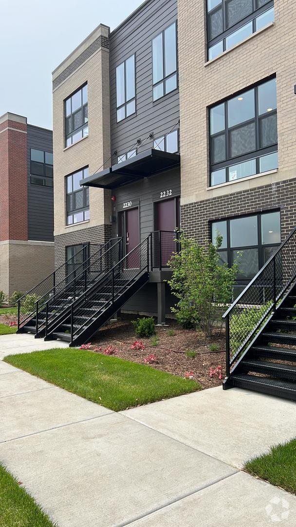 Building Photo - 2232 Venture Dr
