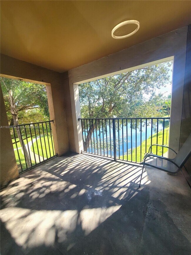 Foto del edificio - 2133 Renaissance Blvd