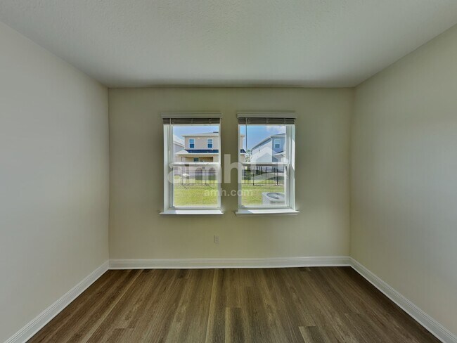 Foto del edificio - 5993 Sycamore Pl St