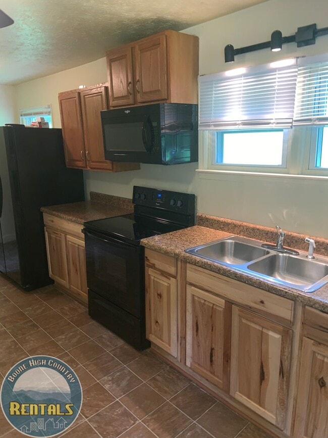 Foto del edificio - 2/1 in Sugar Grove; Quiet Area! Just Minutes to Boone! Available Now!