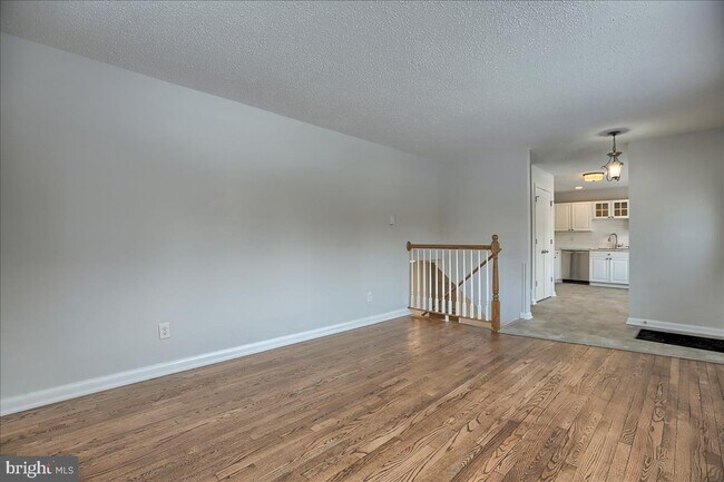 Building Photo - 164 N Fairville Ave