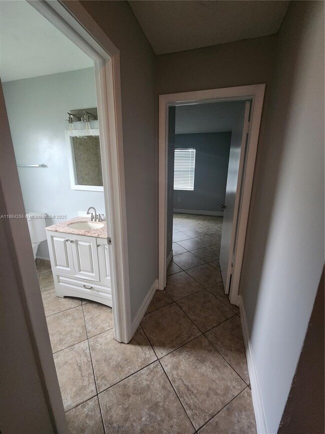 Foto del edificio - 10960 NW 29th Ct