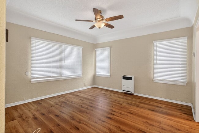 Foto del edificio - 1324 N Peterson Ave