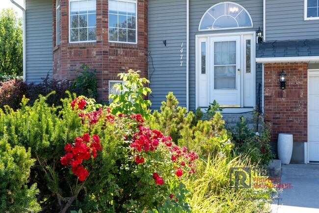Foto del edificio - Beautiful 4 Bedroom Single Family Home For...