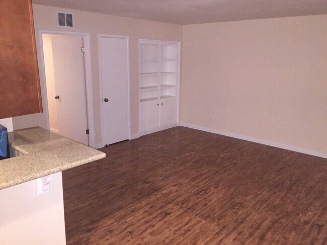 Building Photo - 3077 Los Prados St