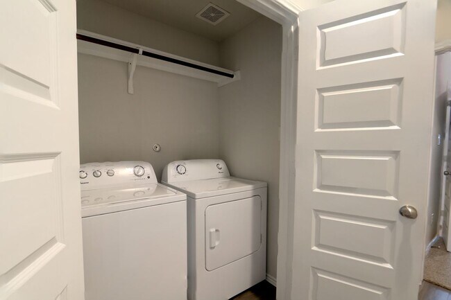 Foto del edificio - 2091 Olivia Dr