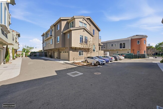 Building Photo - 817 Estancia Ter