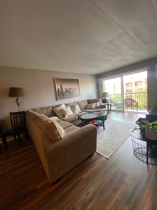 Foto del edificio - 6490 N Northwest Hwy