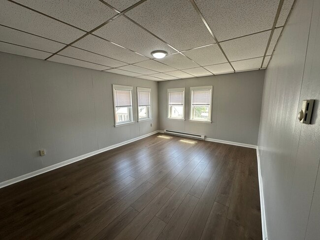 Foto del edificio - 300-306 W Main St